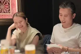 朱媛媛离世半个月，51岁李乃文带娇妻参加聚会，气质和朱媛媛很像图片