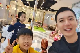 杨鸣夺冠后就回家带娃！娇妻体制内工作罕见亮相，颜值身材太完美图片