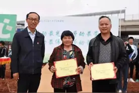 65岁的扫地阿姨成为大学老师：劳动教育就是要消除劳动尊卑意识图片