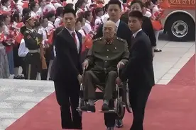 1人歼敌400，全身38个弹孔，92岁被抬进人民大会堂，王占山有多牛图片