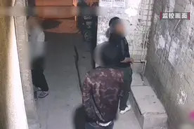 辣眼睛！6个摄像头都防不住！自家门前竟成了“公共厕所”？图片