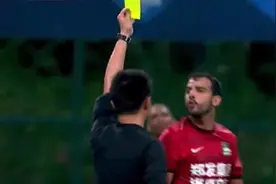 中超联赛再闹笑话！裁判被外援当面吐口水视若无睹，或被停赛1年图片