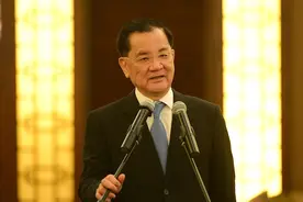 连战：我支持两岸统一，但前提是大陆必须正视“中华民国”的存在图片