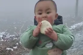 乔治：全网最小的快递员，一声姑姑圈粉百万，姑姑带货被质疑啃娃图片