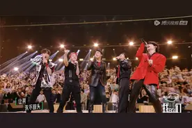 《来看我们的演唱会》中，再就业男团合唱《直到世界尽头》，好燃图片
