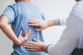 您以为简单的后背疼，在医生眼里却很复杂！为啥？请耐心看完此文图片
