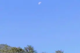 太空漆黑一片，为什么太阳照不亮太空呢？阳光照到哪儿去了？图片