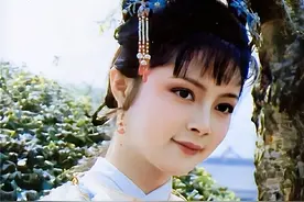 红楼梦：宝钗扑蝶的行为，却意外暴露出令人不齿的心思图片