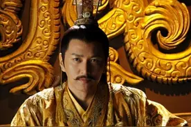 徐茂公和李世民喝酒，酒醒后惊恐发现身披龙袍，他的保命方式绝了图片