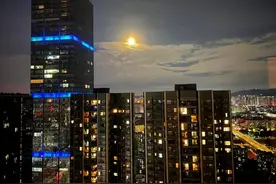 我，恐高但住在150米高空，停电爬了50层，火灾只能听天由命图片