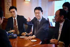 战力十足！赵少康1994年参选台北市长：左批陈水扁，右骂李登辉图片