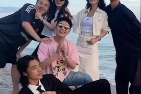 《酱园弄》剧组亮相戛纳，章子怡为入戏去屠宰场体验杀猪，晒下班照和同事们光脚笑闹，杨幂回复：姐下次见！图片