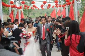 农村新烦恼：娶了妻比没有娶妻的更难，为啥？农村大叔的话很扎心图片