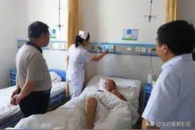 住院后舅舅跨省来看望他图片