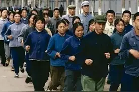 曾经流行八十年代的几款服装，当年有多火图片