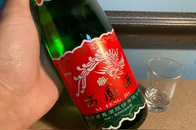 中国又3名酒陨落，辉煌万家共饮，如今下场惨败少人问津，何故？图片