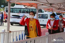直击高考首日：加油，少年！图片