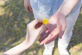 原谅我，就算我知道我永远只是单恋，我也会感谢笑着和你说再见图片