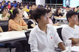 挂科也要卷？本科生主动申请延毕，背后原因虽无奈但并不提倡图片