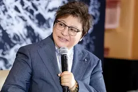 韩红力挺易烊千玺，但依然存在质疑的声音图片