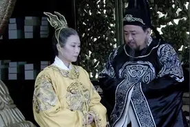 武则天退位时群臣皆喜，唯有一人垂头痛哭，1年后没哭的人全死了图片