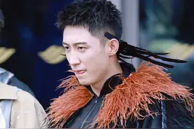 近期综艺路透：黄景瑜化身西装“暴徒”、陈伟霆上演抓猪大战、0713狂飙合体，你准备蹲哪个！图片