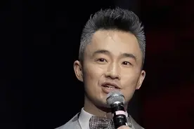 网传主持人程雷因肝病去世，本尊晒照回应，近况被曝光图片
