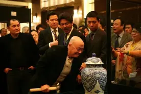 亿万富豪们的瓶瓶罐罐图片