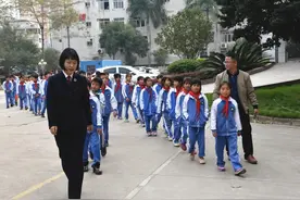 先进典型|青春不负重，花开只“未”你来——记全区普法先进个人胡文静图片