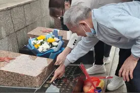 “他牺牲之前，已经收拾好行李，准备回家了……”图片
