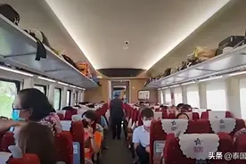 物美价廉，大批老挝人涌入泰国购物图片