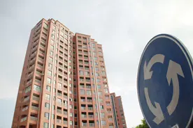 来宾楼市2，下滑2.8%，未来楼市走向如何？200万人口是关键图片