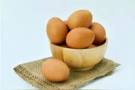 被冤枉的鸡蛋黄告诉你：一天最多可以吃几个鸡蛋？看完涨知识了图片