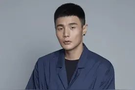 李荣浩竟然给许嵩编曲，两位八竿子打不着的才子竟然是朋友？图片