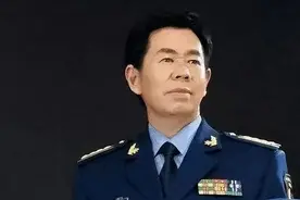 战略家戴旭说：对谁打第一枪的问题，现在已不重要了，有利才能打图片