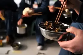 服刑人员在监狱这样吃图片