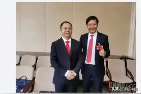 周鸿祎晒与雷军最新合影：每次遇到雷总都有好事发生图片