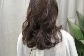 这才是烫发的样子，自然随意好打理图片