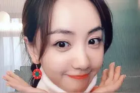 30岁以上还能演学生妹的女星，只服这5位，辨识度高不说，还灵动图片