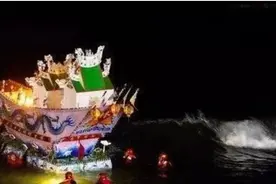 山东幽灵船大花鞋，载32条冤魂游荡海面，当地人深夜朝船里扔祭品图片
