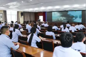 生命高于一切 安全重于泰山——文县公安局组织观看专题片《生命重于泰山》图片