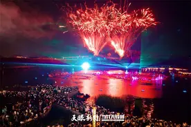 氛围感拉满！这个元旦，贵州天河潭的烟花光影水秀回来了图片