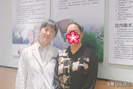 近视1700度，女子照镜子看不清自己！警惕高度近视引起的白内障图片