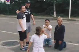 父母将100万拆迁款分给儿子，如今病危在床，却向女儿索要医疗费图片