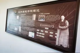 前胸起了痘痘中医如何治疗？图片
