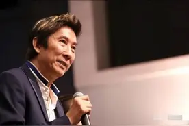 他10年赚500亿，4个老婆8个女朋友，个个身份不一般图片