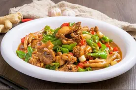 炖鸡肉时，2种调料不要放，否则越多越柴，难怪你总做不好吃图片