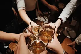如果一辈子不吸烟不喝酒，会不会活得更久？调查给出答案图片
