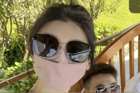 何猷君带奚梦瑶出游，与哥哥何猷亨像双胞胎，妹妹何超欣一同现身图片