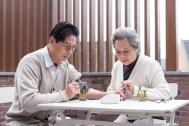 晚年单身时，是去养老院还是找人搭伙？74岁大爷说出了自己的答案图片